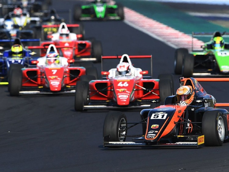 Mistrzostwa FIA F4 Championship powered by Abarth we Włoszech i w Niemczech: debiutanci na najwyższym stopniu podium